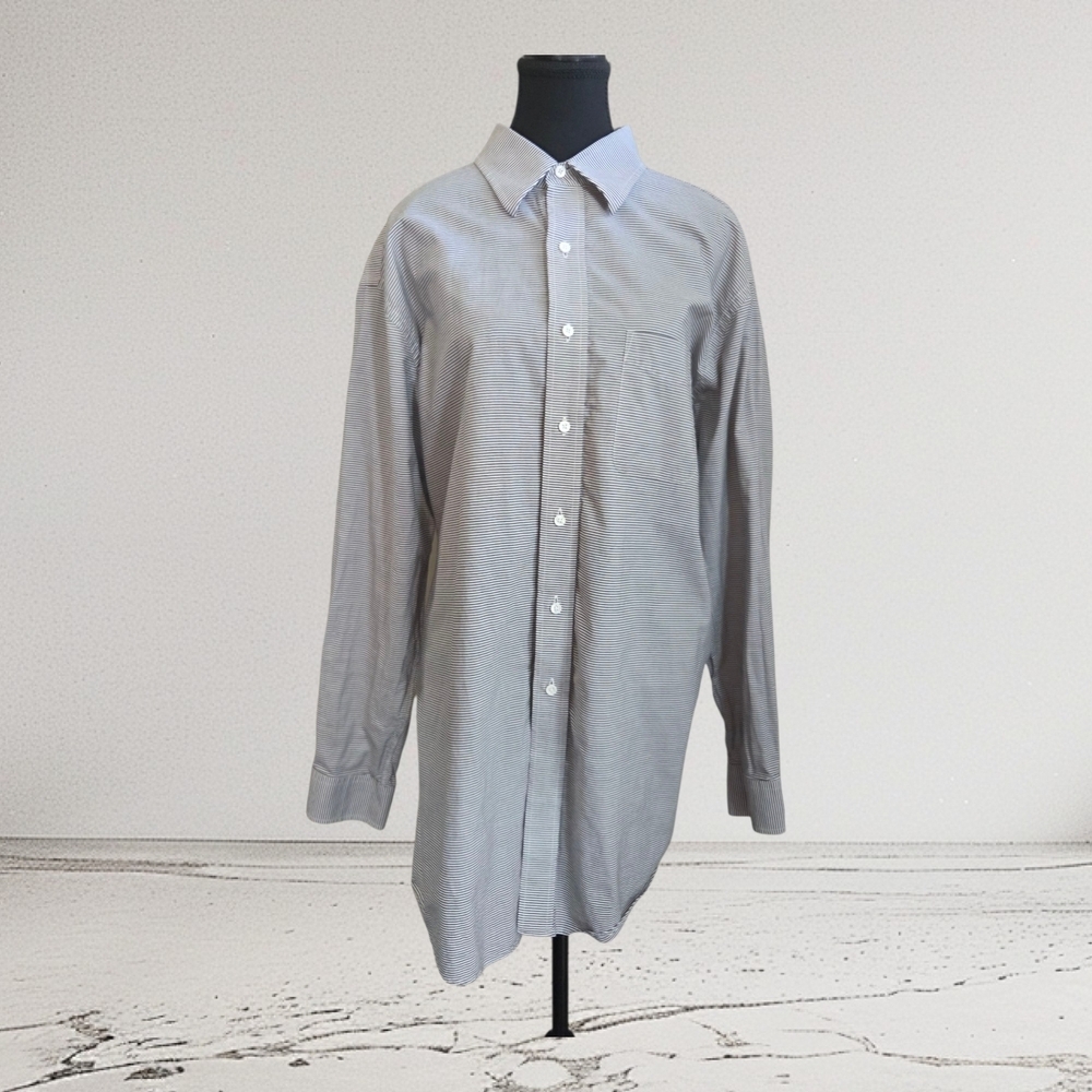 Roundtree & Yorke Gray And White Dress Shirt with Classic Collar Neck Size 17/34
